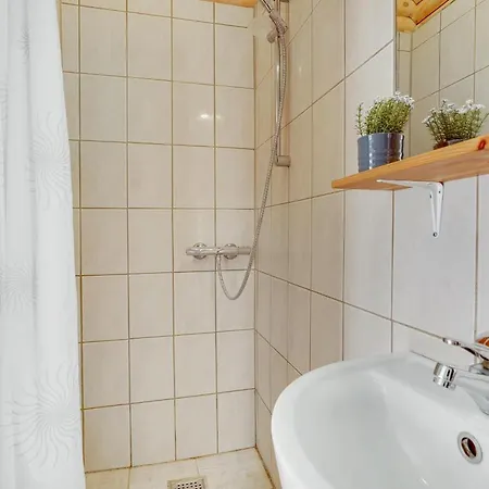 2 Bedroom Gorgeous In Holiday home *